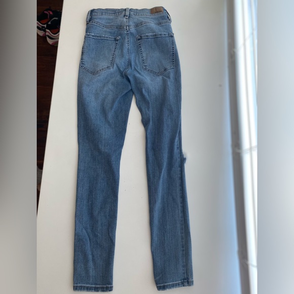 Skinny ripped high rise Garage jeans in a size 03 - Picture 2 of 2